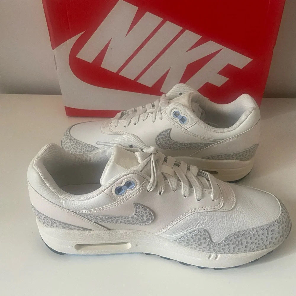 Nike Air Max 1 Safari Summit White phantom Women's Sneakers Size 7 (FB5059-100)